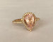 50 Bague halo en or rose 18K avec morganite poire et diamants 58 Facettes ring