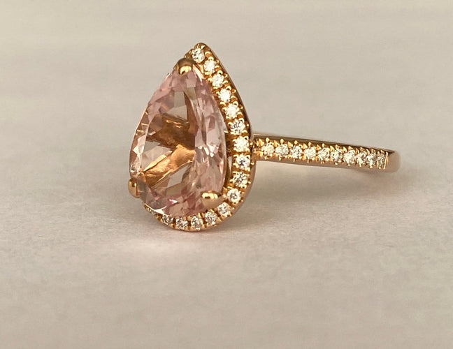 50 Bague halo en or rose 18K avec morganite poire et diamants 58 Facettes ring