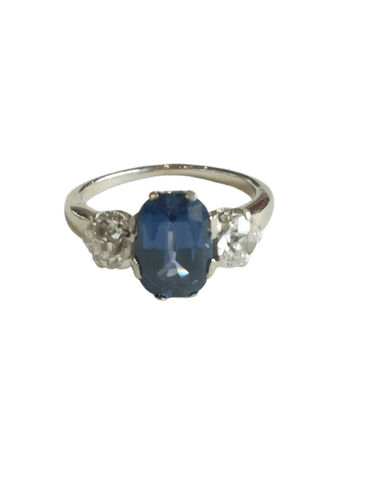 54 Bague en or blanc avec saphir et diamants 58 Facettes 01377