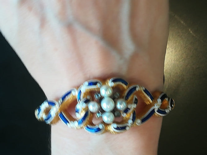 Bracelet ancien en or jaune, émail, perles et diamants 58 Facettes 01380