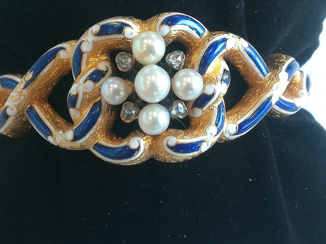 Bracelet ancien en or jaune, émail, perles et diamants 58 Facettes 01380