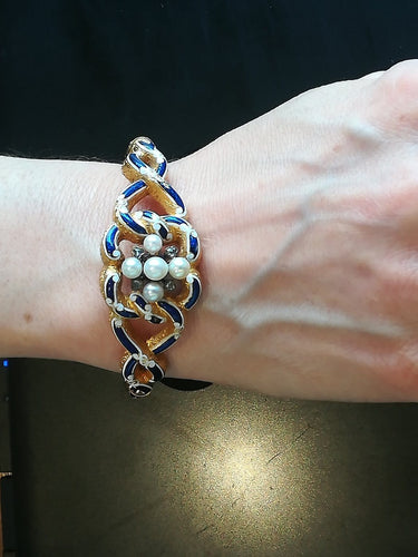 Bracelet ancien en or jaune, émail, perles et diamants 58 Facettes 01380