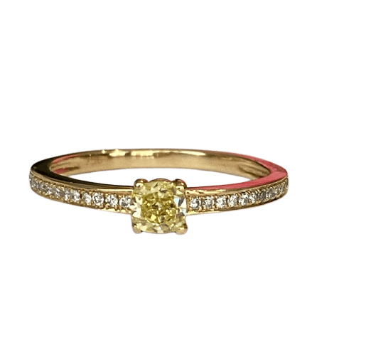Bague 54 Bague solitaire en or jaune 18K, diamant Fancy Intense Yellow et diamants 58 Facettes ring