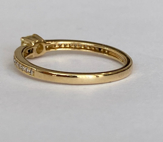 Bague 54 Bague solitaire en or jaune 18K, diamant Fancy Intense Yellow et diamants 58 Facettes ring