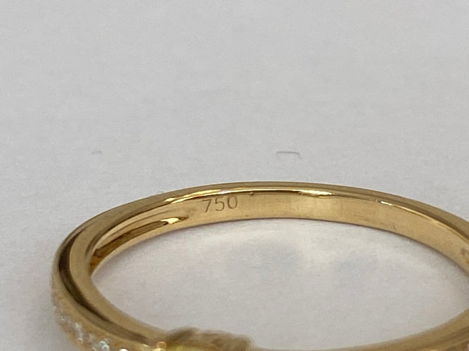 Bague 54 Bague solitaire en or jaune 18K, diamant Fancy Intense Yellow et diamants 58 Facettes ring