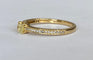 Bague 54 Bague solitaire en or jaune 18K, diamant Fancy Intense Yellow et diamants 58 Facettes ring