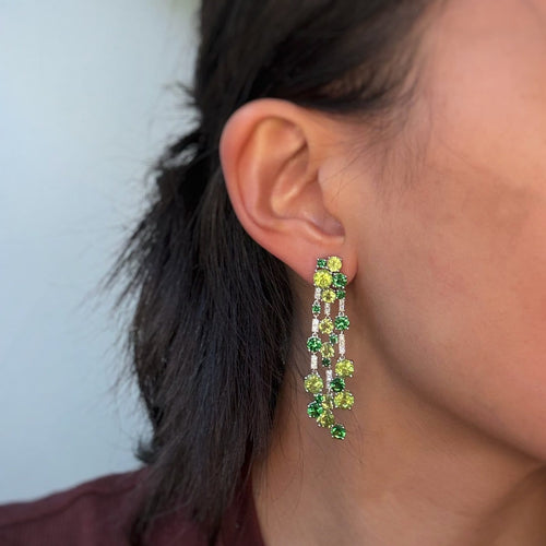 Boucles d'oreilles Cascade - Boucles d'oreilles en or blanc, diamants, péridots et tsavorites 58 Facettes 260177R