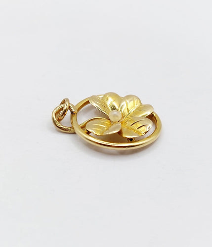 Pendentif Art nouveau en or 18k, trèfle et perle 58 Facettes A07583