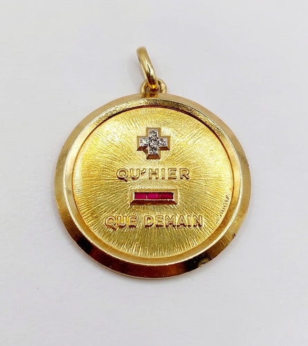 Augis - Pendentif médaille d'amour en or 18k, diamants et rubis 58 Facettes A07584