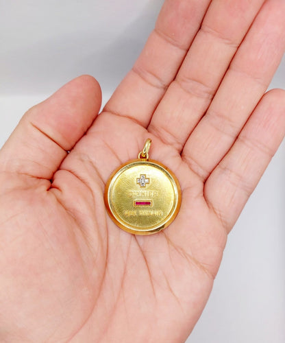 Augis - Pendentif médaille d'amour en or 18k, diamants et rubis 58 Facettes A07584