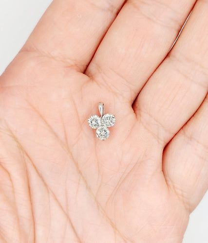 Pendentif trèfle vintage en or blanc 18k et diamants 58 Facettes A07586