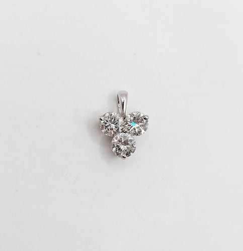 Pendentif trèfle vintage en or blanc 18k et diamants 58 Facettes A07586