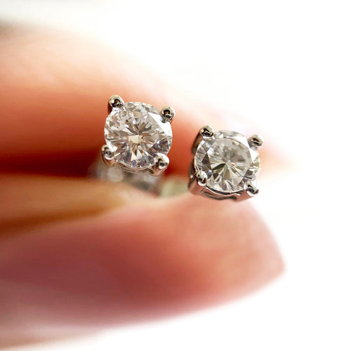 Embrace - Boucles d'oreilles solitaires en or blanc 18K et diamants 58 Facettes Earrings-002