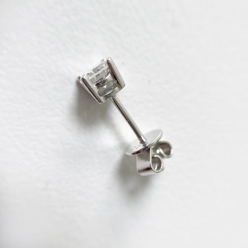 Embrace - Boucle d’oreille solitaire en or blanc et diamant 58 Facettes Earrings-003