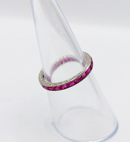 50 Alliance américaine Art déco - Bague éternité en or blanc 18k et rubis 58 Facettes A07600