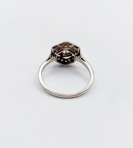 51 Art déco - Bague géométrique en or blanc, platine et diamants 58 Facettes A07610