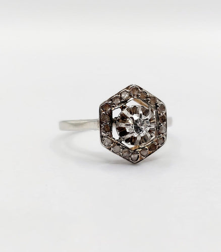 51 Art déco - Bague géométrique en or blanc, platine et diamants 58 Facettes A07610