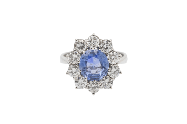 58 Bague en or blanc avec saphir naturel non traité et diamants 58 Facettes 13492