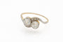 56 Toi et Moi - Bague ancienne en or jaune, platine et diamants 58 Facettes 13501