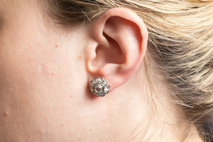 Boucles d'oreilles fleurs en or jaune, platine et diamants 58 Facettes 13502