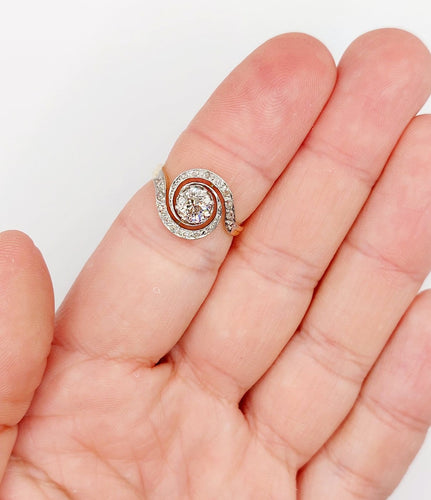 54.5 Bague tourbillon en or 18k, platine et diamants 58 Facettes A07612