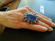 52 Bague cocktail en or, saphirs et diamants 58 Facettes 01381
