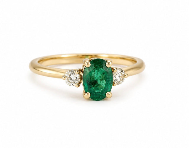 50 Solitaire - Bague en or jaune, émeraude ovale et diamants 58 Facettes 90982-AC13063