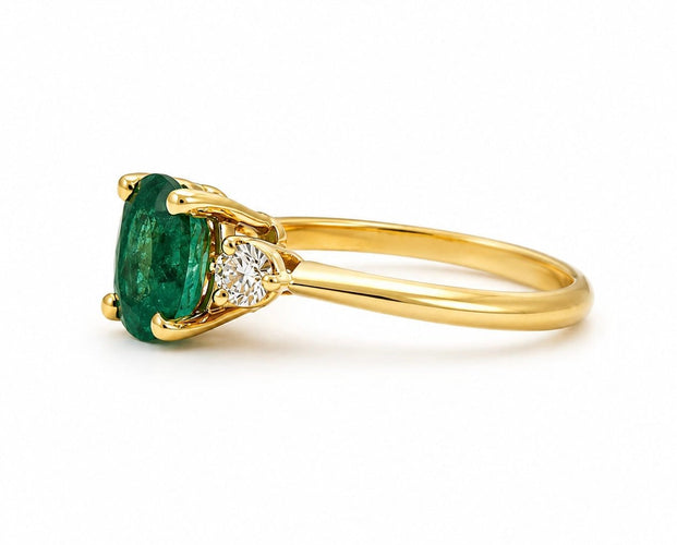 50 Solitaire - Bague en or jaune, émeraude ovale et diamants 58 Facettes 90982-AC13063