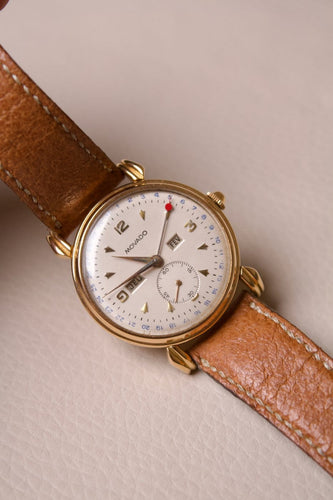 Movado - Montre Triple Quantième 4820 en or jaune 58 Facettes MONTRE-014