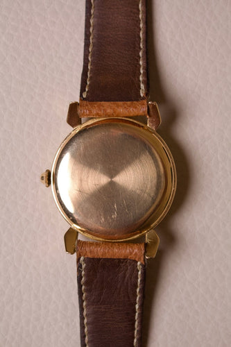Movado - Montre Triple Quantième 4820 en or jaune 58 Facettes MONTRE-014