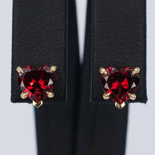 Boucles d'oreilles Boucles d'oreilles en or jaune 14 ct et grenats cœur 58 Facettes E0037