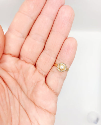 46 Bague marguerite antique en or rose 18K, perle et diamants 58 Facettes A07642