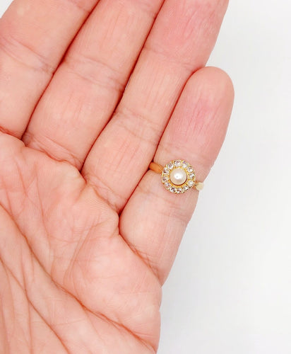 46 Bague marguerite antique en or rose 18K, perle et diamants 58 Facettes A07642