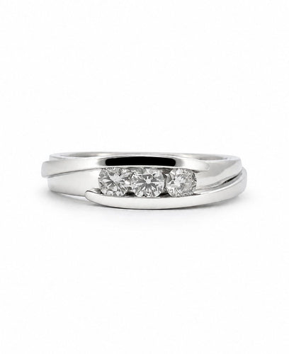 54 Bague trilogie en or blanc 18 carats et diamants 58 Facettes Bob