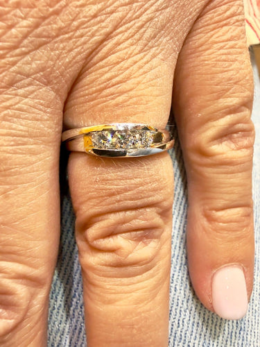 54 Bague trilogie en or blanc 18 carats et diamants 58 Facettes Bob