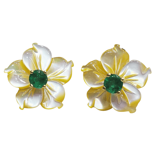 Boucles d'oreilles fleurs en or 18k, nacre et émeraudes 58 Facettes TA29PI688