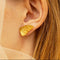 https://cdn.shopify.com/s/files/1/0943/8576/6747/files/puces-oreilles-or-jaune-18-carats-feuilles.jpg?v=1792658454