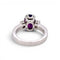 55 Bague trois pierres en or blanc 18 carats, saphir Himalaya et diamants 58 Facettes RI-1027