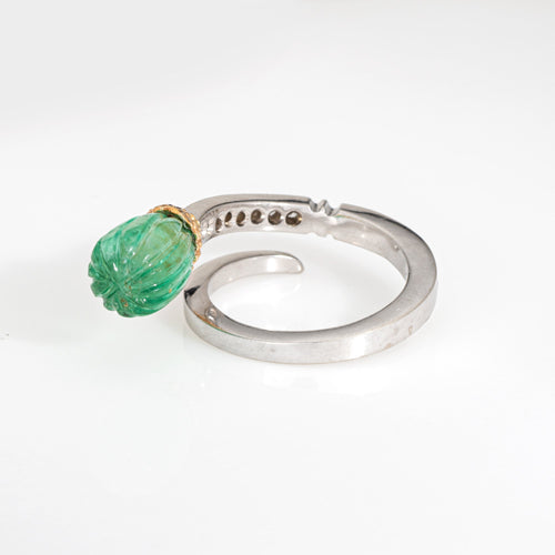 Bague Bague bypass en or blanc 14k avec émeraude cannelée et diamants 58 Facettes G13993