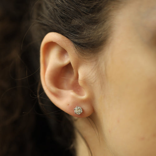 Puces d'oreilles en or gris 18k et diamants E-VS1 58 Facettes FB11569