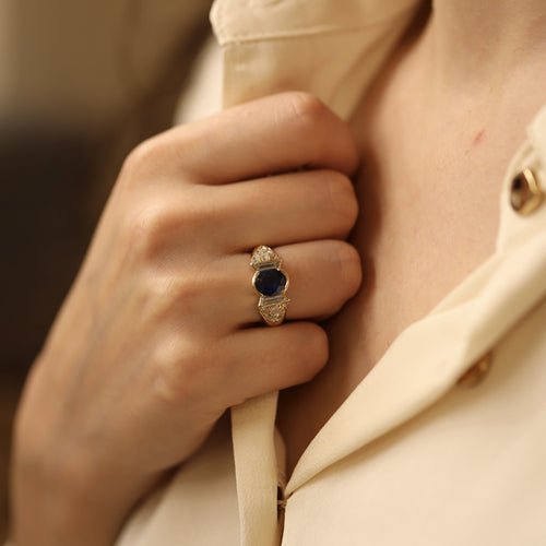 51 Bague en or jaune 18k avec saphir et diamants 58 Facettes FB11629