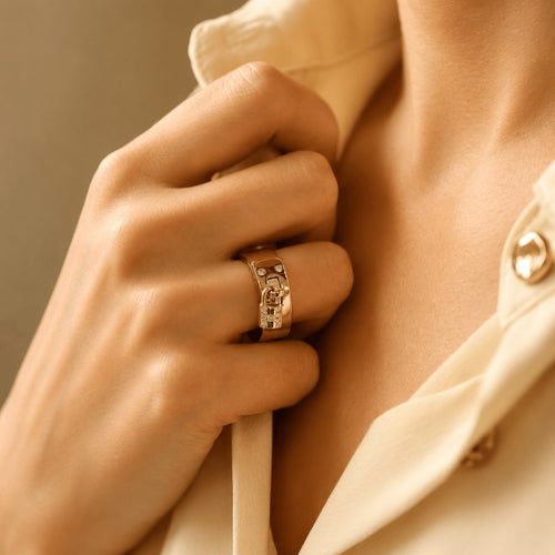 52 Hermès Kelly - Bague en or gris 18k, diamants 0,12 ct 58 Facettes FB11815