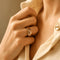 52 Hermès Kelly - Bague en or gris 18k, diamants 0,12 ct 58 Facettes FB11815