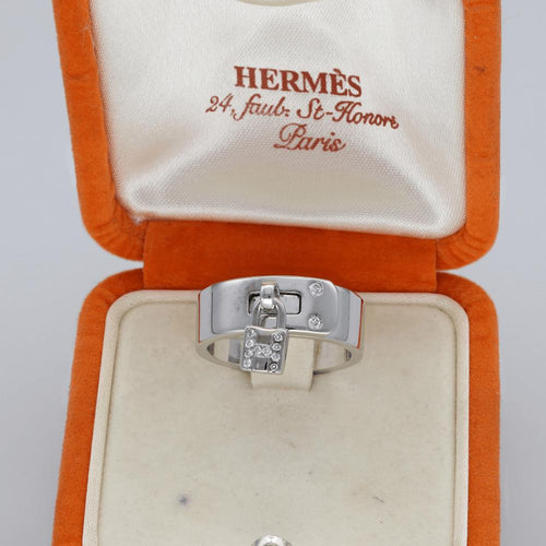 52 Hermès Kelly - Bague en or gris 18k, diamants 0,12 ct 58 Facettes FB11815