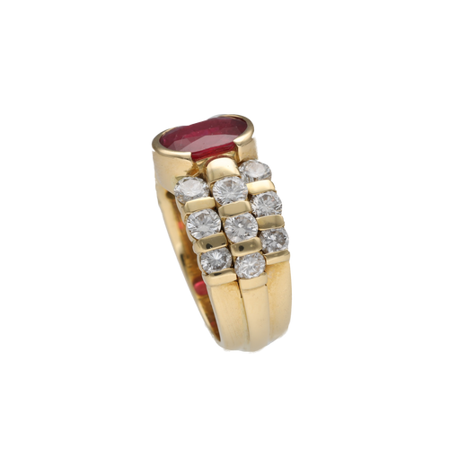 52 Bague en or jaune 18k, rubis et diamants 58 Facettes FB11838