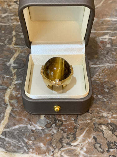 https://cdn.shopify.com/s/files/1/0647/1470/3075/files/Bague_Cocktail_-_Bague_Cocktail_Cabochon_Oeil_de_Tigre_Diamants_Or_Jaune_-_Joaillerie_Paris_-_Les_Pierres_de_Julie_3_31b3d608-d3bf-4923-aed1-7bf976908cdb.jpg?v=1764862219