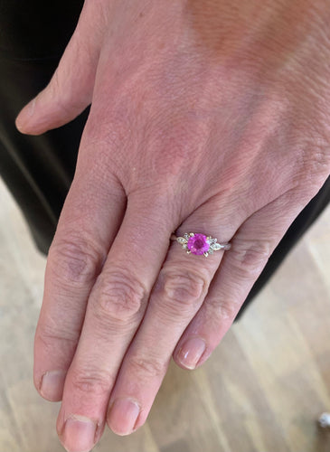 Bague 53 Bague saphir rose et diamants en or gris 18 carats 58 Facettes BSR68