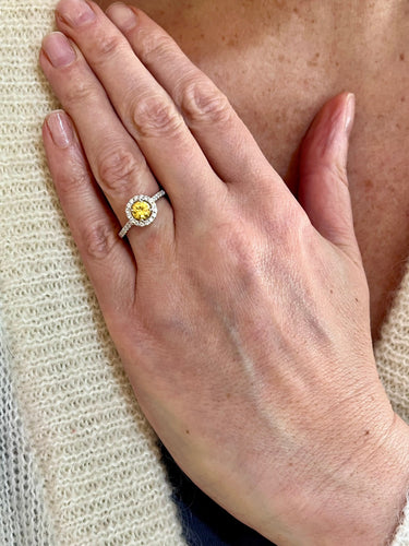 Bague 53 Bague marguerite - Saphir jaune et diamants en or gris 18 carats 58 Facettes B365