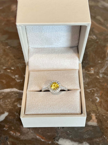 Bague 53 Bague marguerite - Saphir jaune et diamants en or gris 18 carats 58 Facettes B365