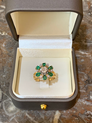 Bague 58 Bague marguerite en or jaune 18 carats avec émeraudes et diamants 58 Facettes B381